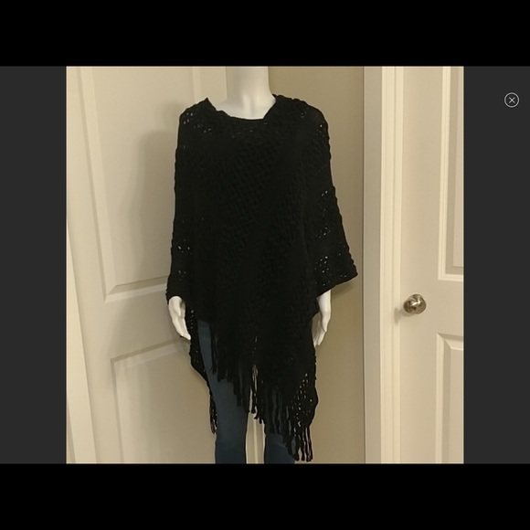 🌟classic fringe poncho🌟 - Picture 2 of 3